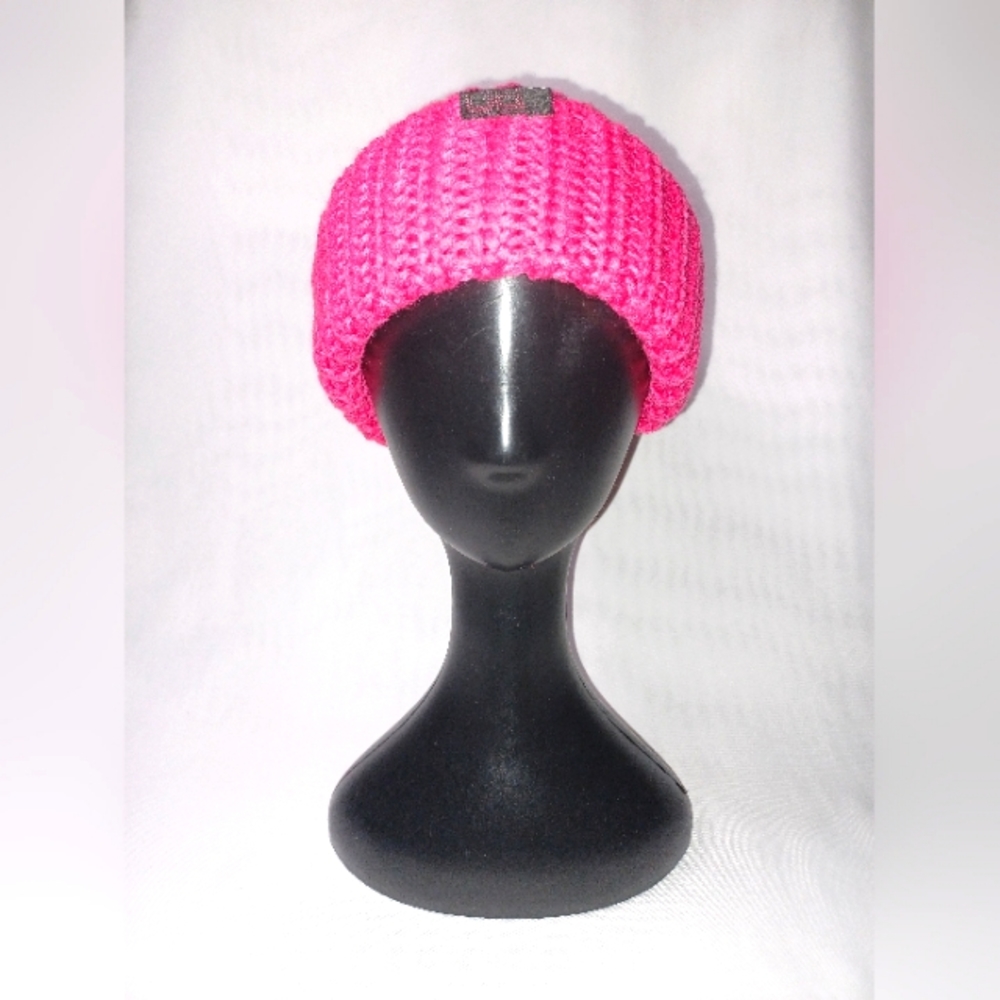 Knit pom-pom hat